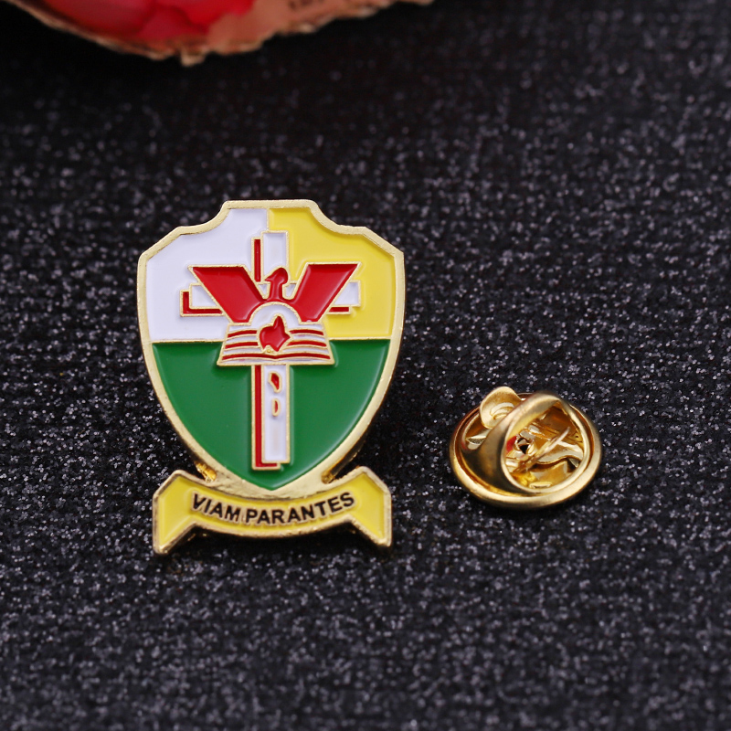 Handbag Badges Logo Symbol Gift Shield Shaped Logo Enamel Painted Badge